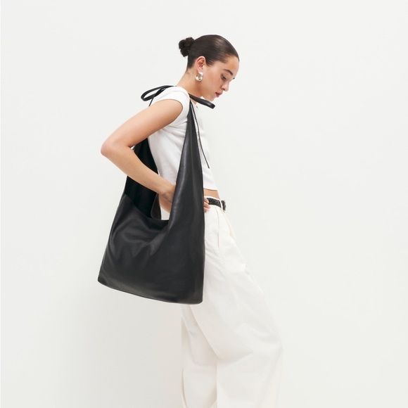Reformation Oversized Vittoria Tote - Picture 2 of 5